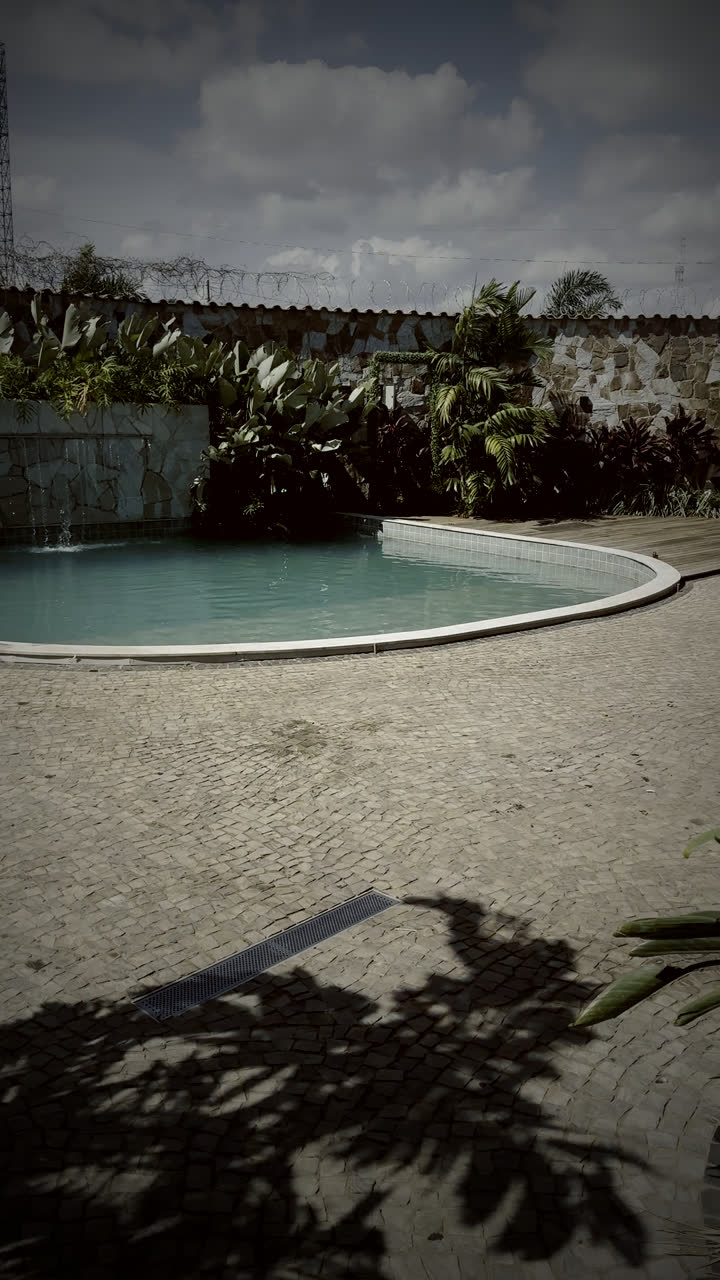 Piscina com cascata